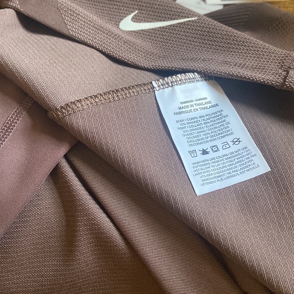 Nike Dri-FIT UV Tour Golf Skirt W Short DR5342 Womens Skort Plum Eclipse  XXL - Picture 11 of 11